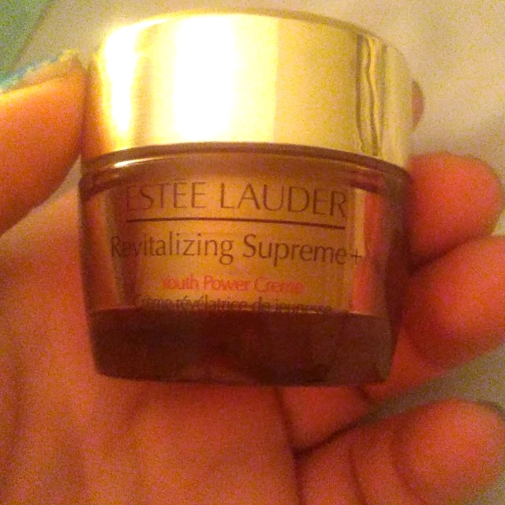 Estee lauder night & day creams